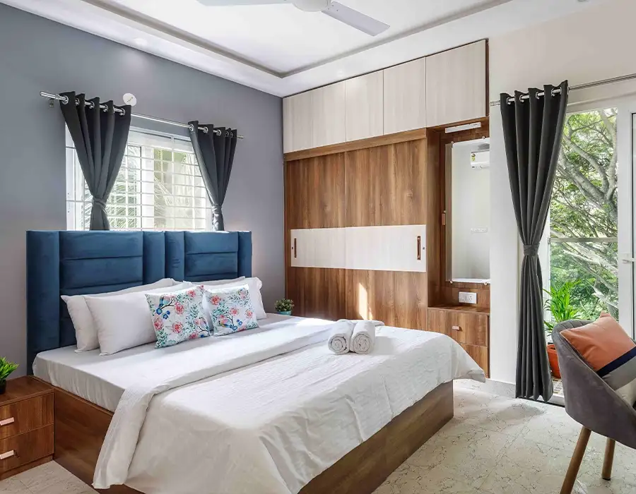 Ajmera Vann Banner 02 Mobile